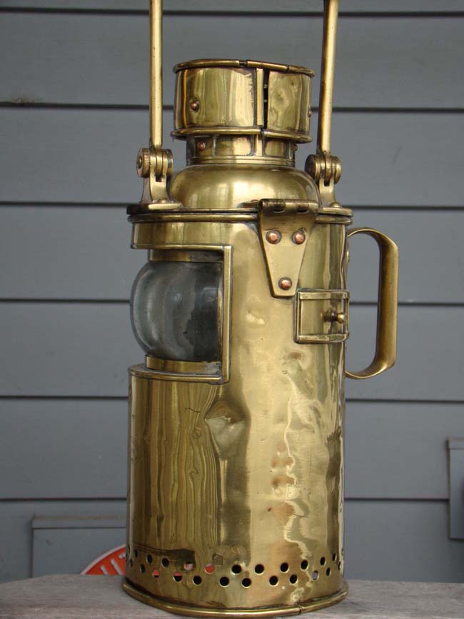 A rare Ships' Signal Lamp signed 'Bulpitt & Sons, Birmingham, 1904.' — image 3